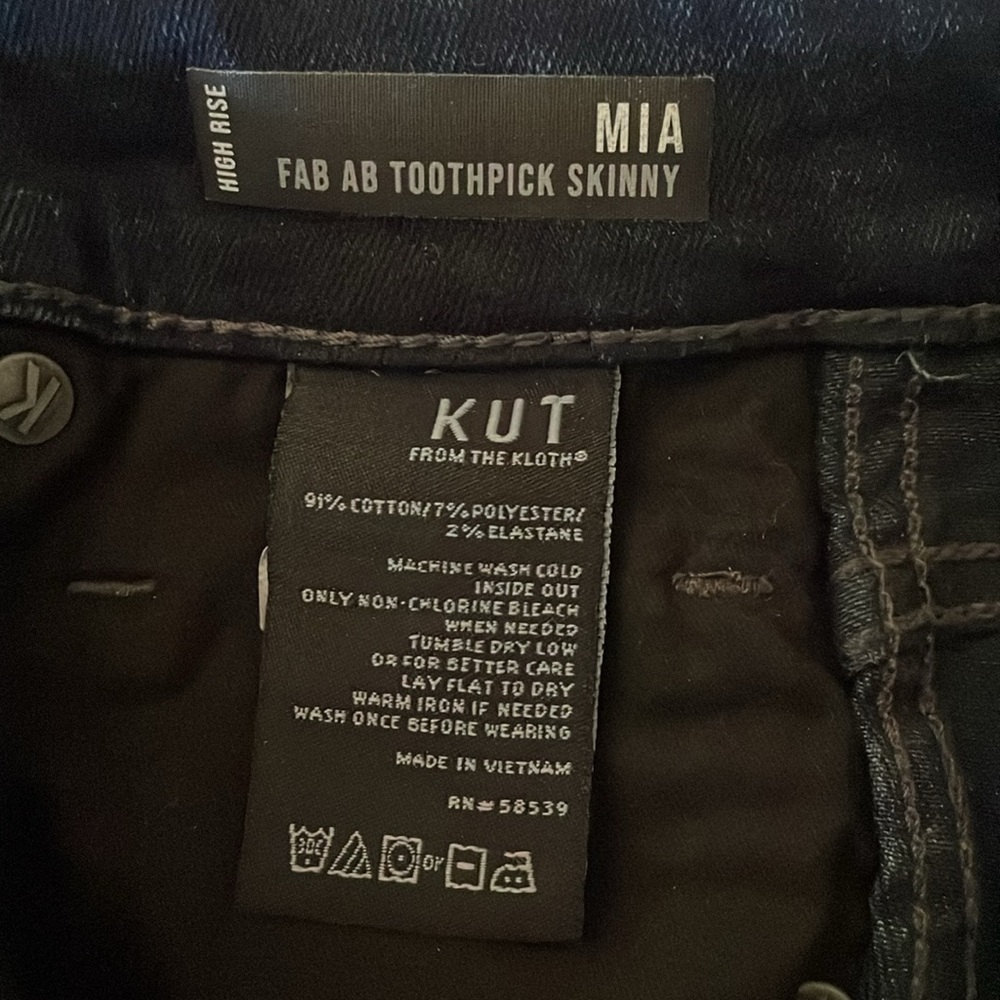 Kut from the Kloth Blue Denim Jeans. Size 6. - Picture 8 of 8